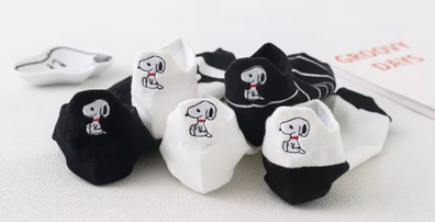 Medias Snoopy Blancas y Negras